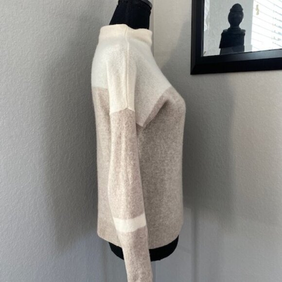 TAHARI Ivory Cream Tan Cashmere Funnel Neck Pullover Sweater Medium - Picture 3 of 12
